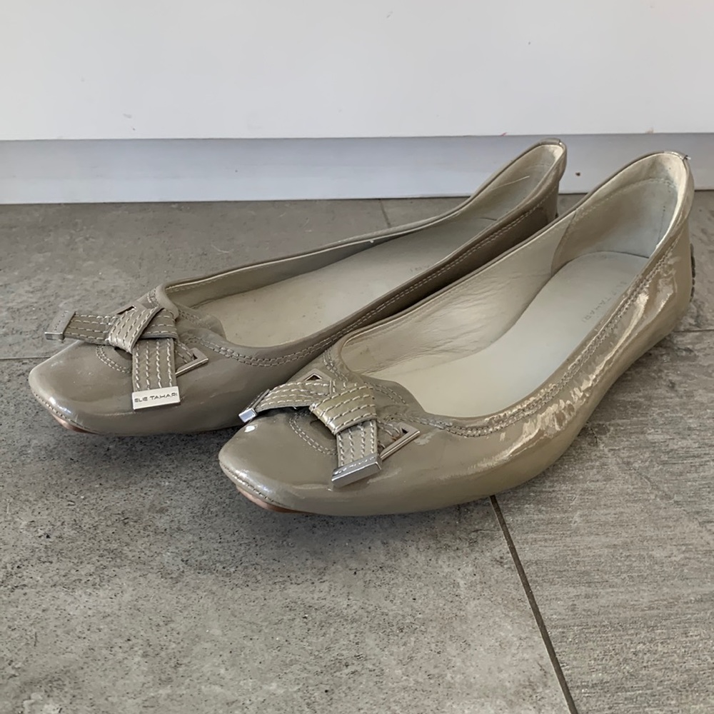 Elie Tahari grey patent ballet flats size 10